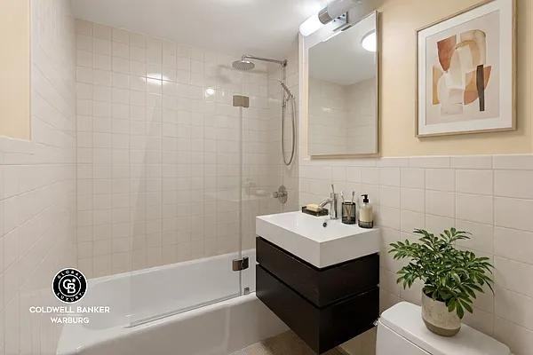 W 15th St #3I - Photo 6 of 7