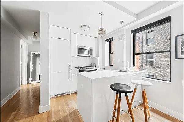 W 30th St #7F - Photo 3 of 20