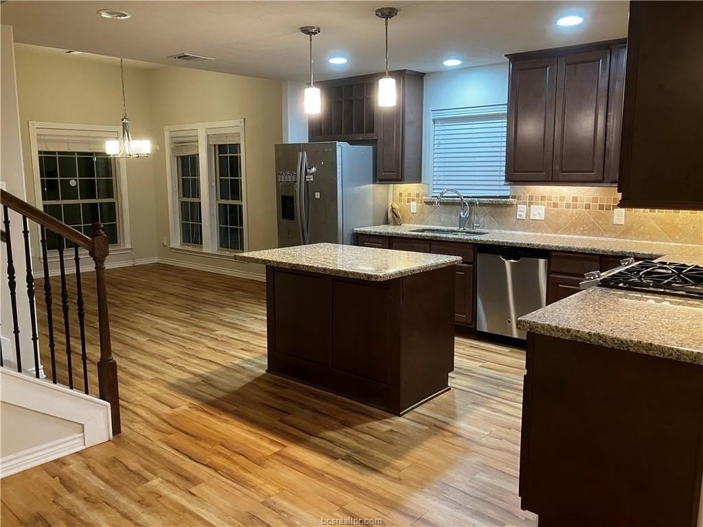 903 Emerald Dove Ave - Photo 3 of 21