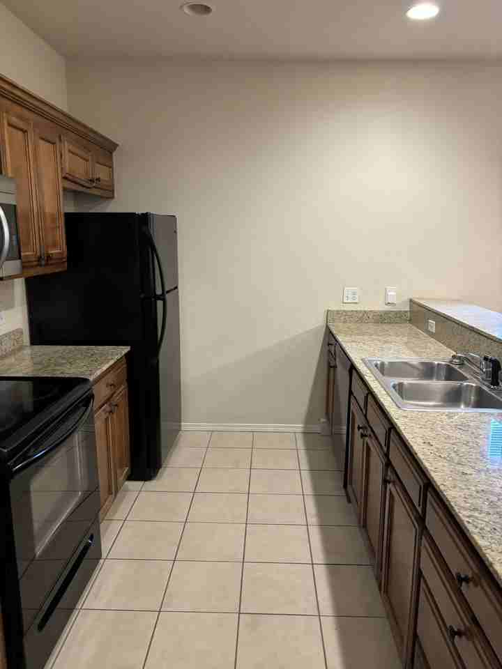 3107 Southwest Amberwood Avenue - Photo 4 of 16