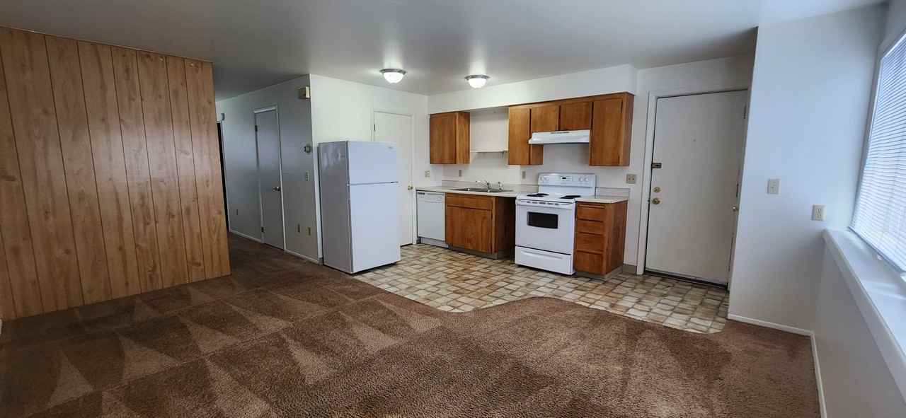 1606 South 19th Avenue - Photo 3 of 7
