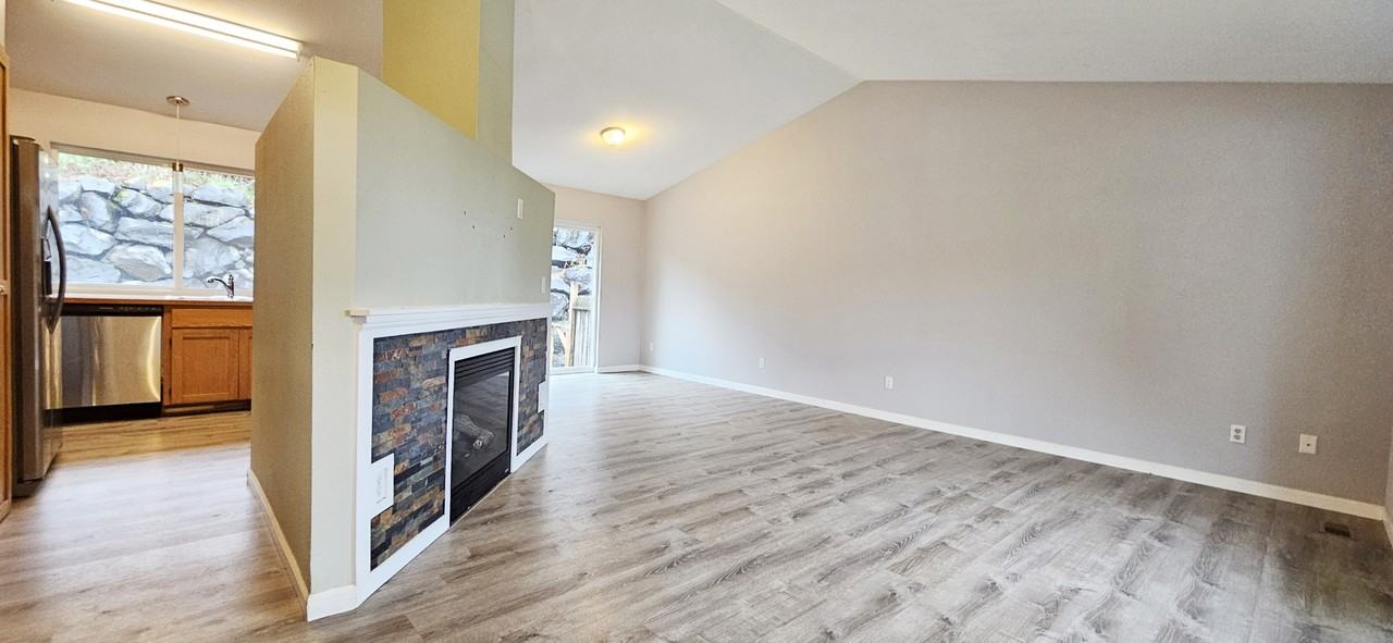 404 Comet Street - Photo 5 of 20