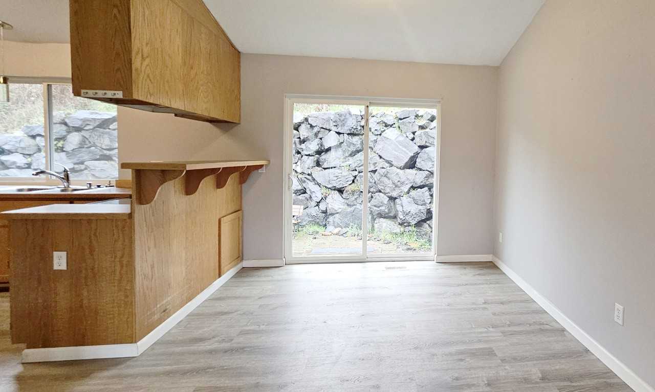 404 Comet Street - Photo 6 of 20