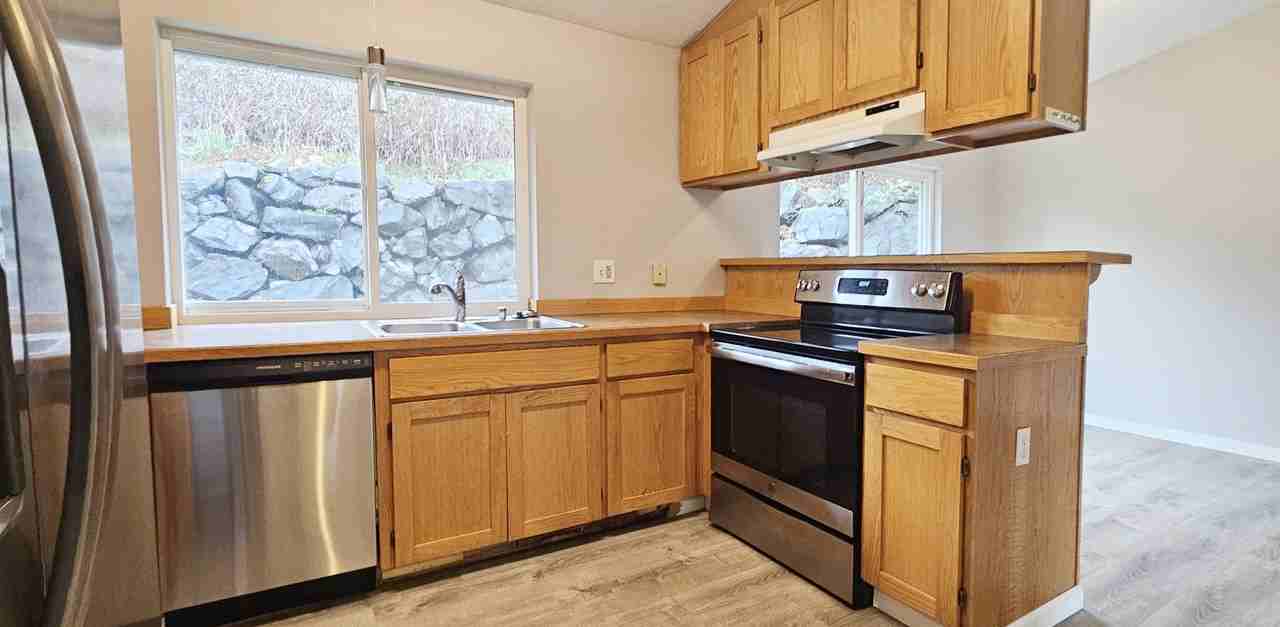 404 Comet Street - Photo 7 of 20