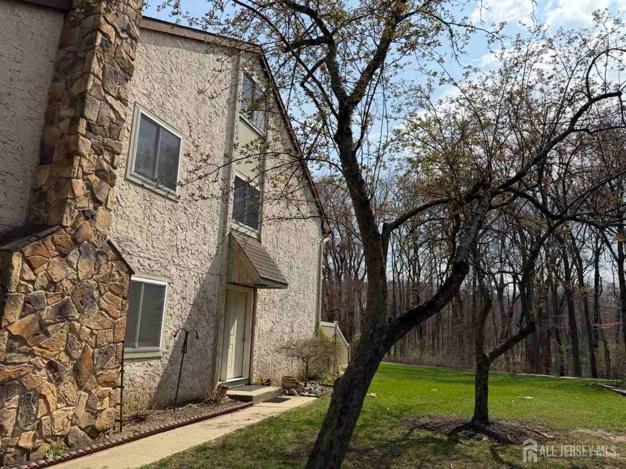 56 Thoreau Dr - Photo 3 of 11