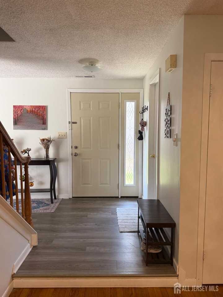 56 Thoreau Dr - Photo 5 of 11