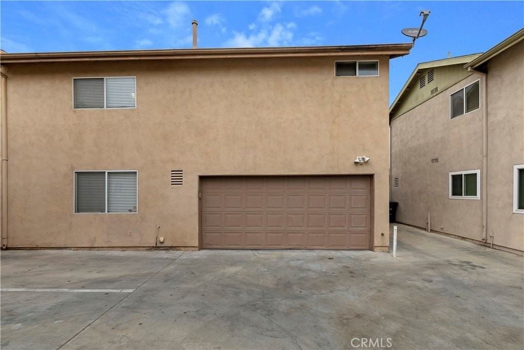 20721 Roseton Ave - Photo 4 of 36