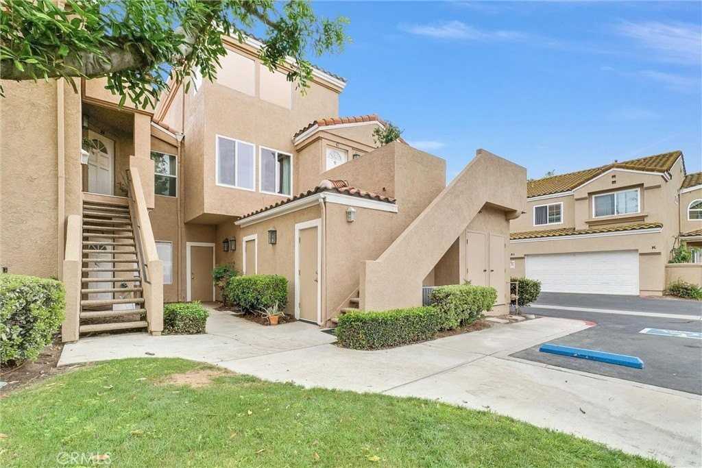 3122 E Genoa Ct - Photo 2 of 31