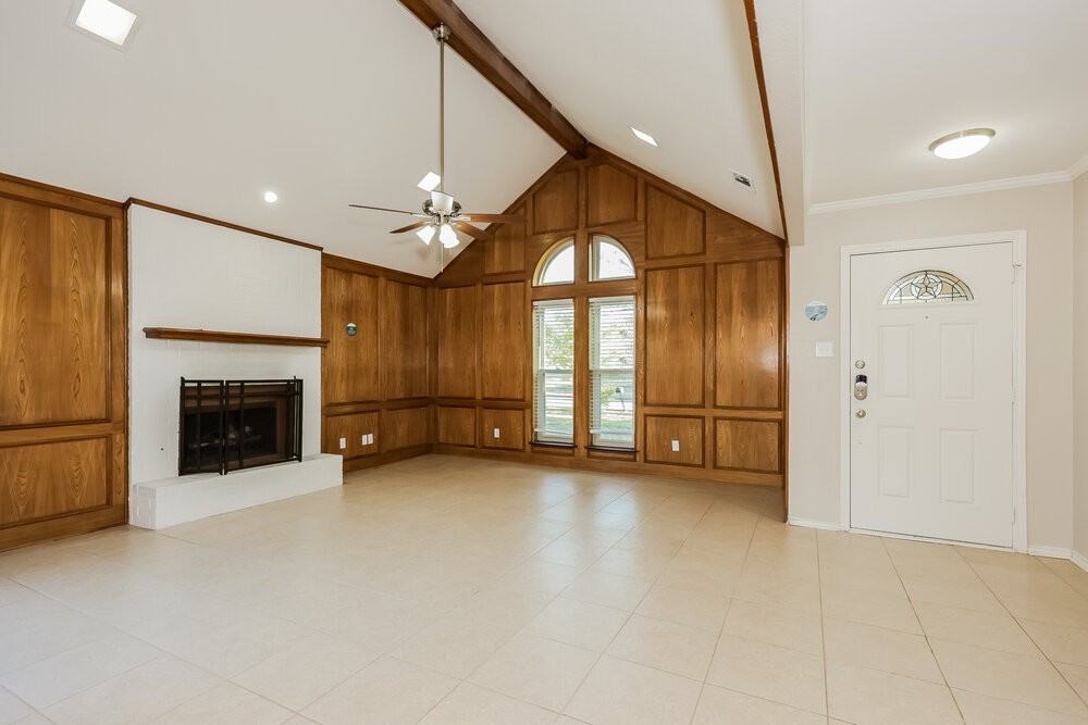 410 W Jefferson St - Photo 3 of 16