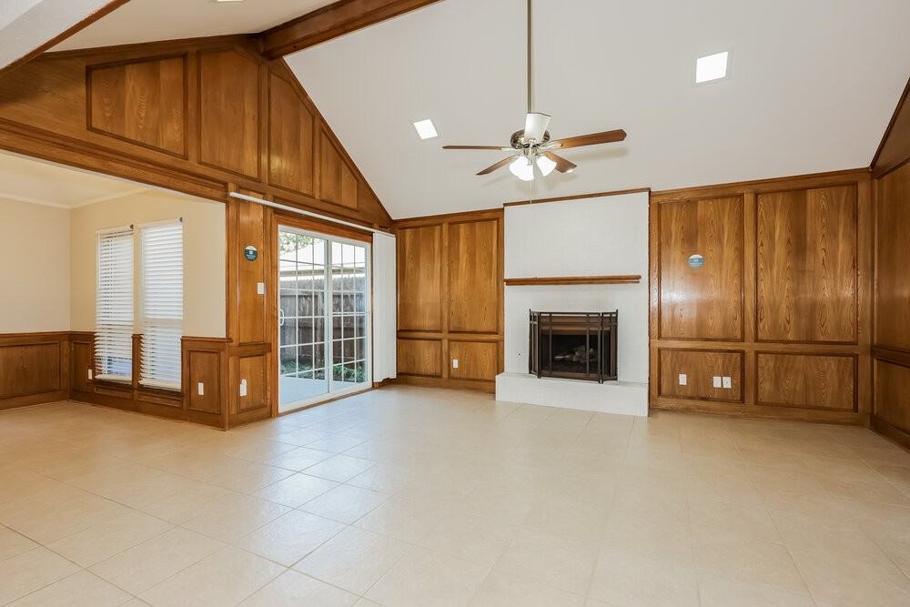 410 W Jefferson St - Photo 4 of 16