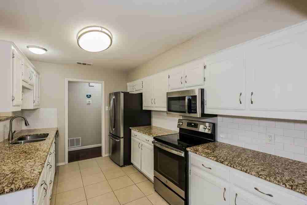 410 W Jefferson St - Photo 6 of 16