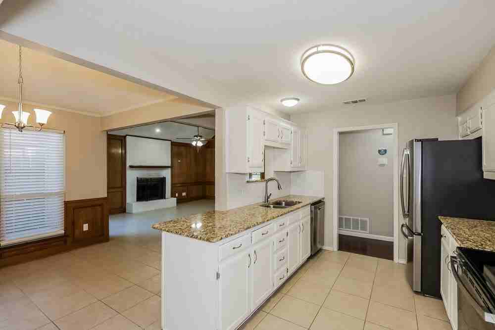 410 W Jefferson St - Photo 7 of 16