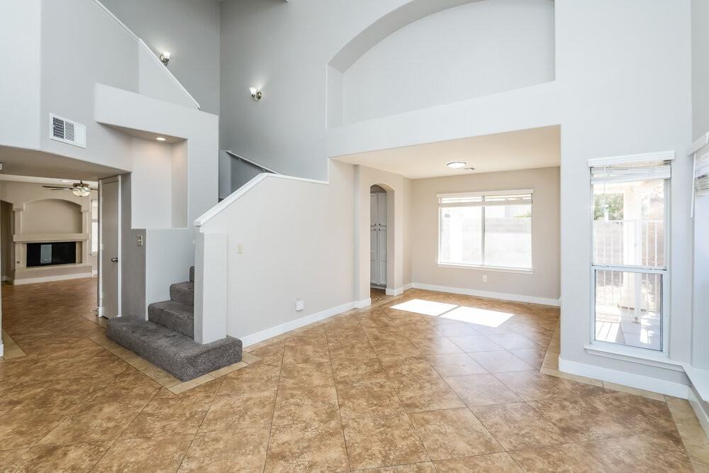 1517 Los Alamos Dr - Photo 5 of 17