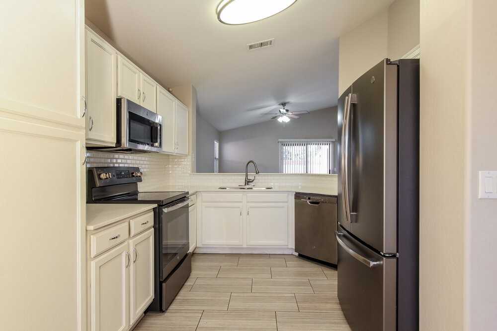 2525 S 109th Dr - Photo 7 of 16