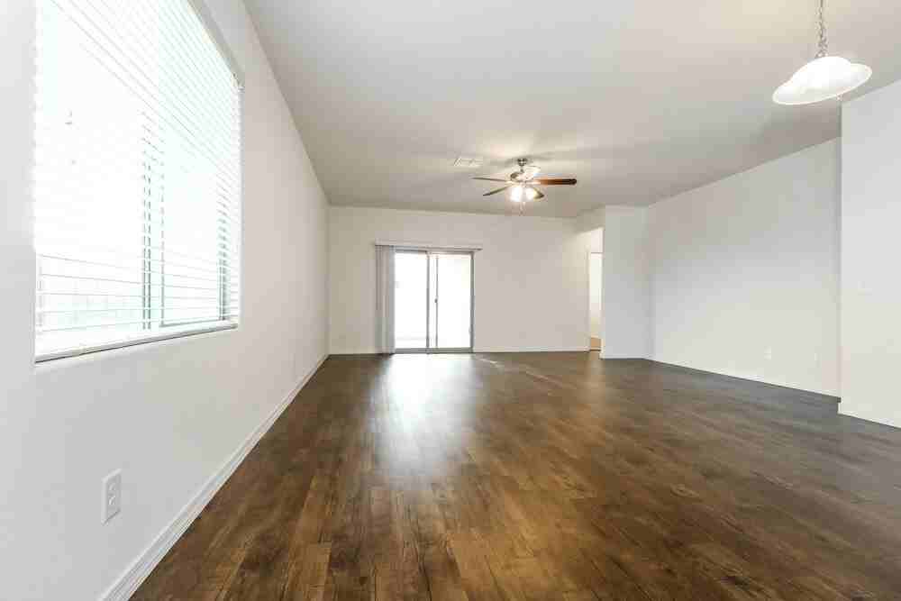 8224 W Encinas Ln - Photo 5 of 16