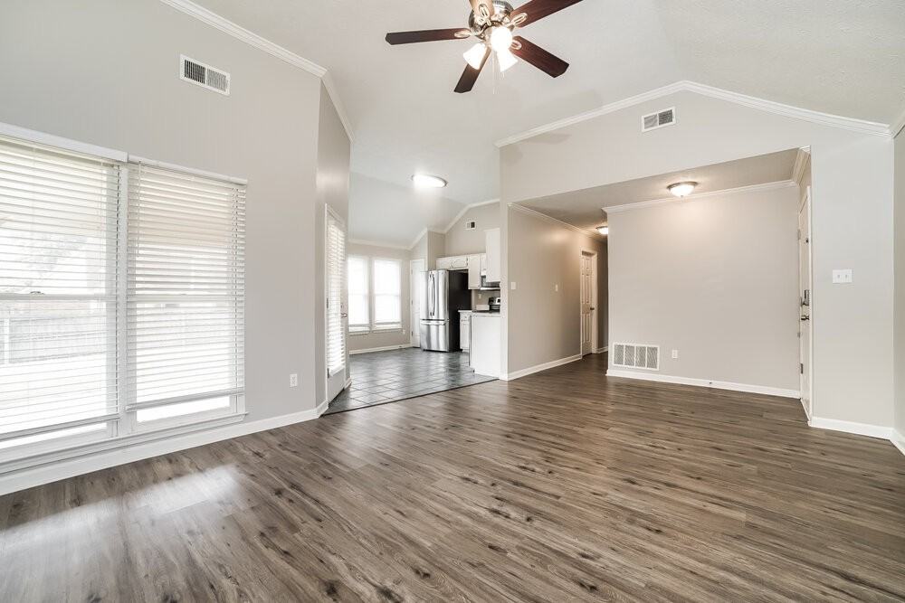 7907 Tankard Dr - Photo 3 of 16