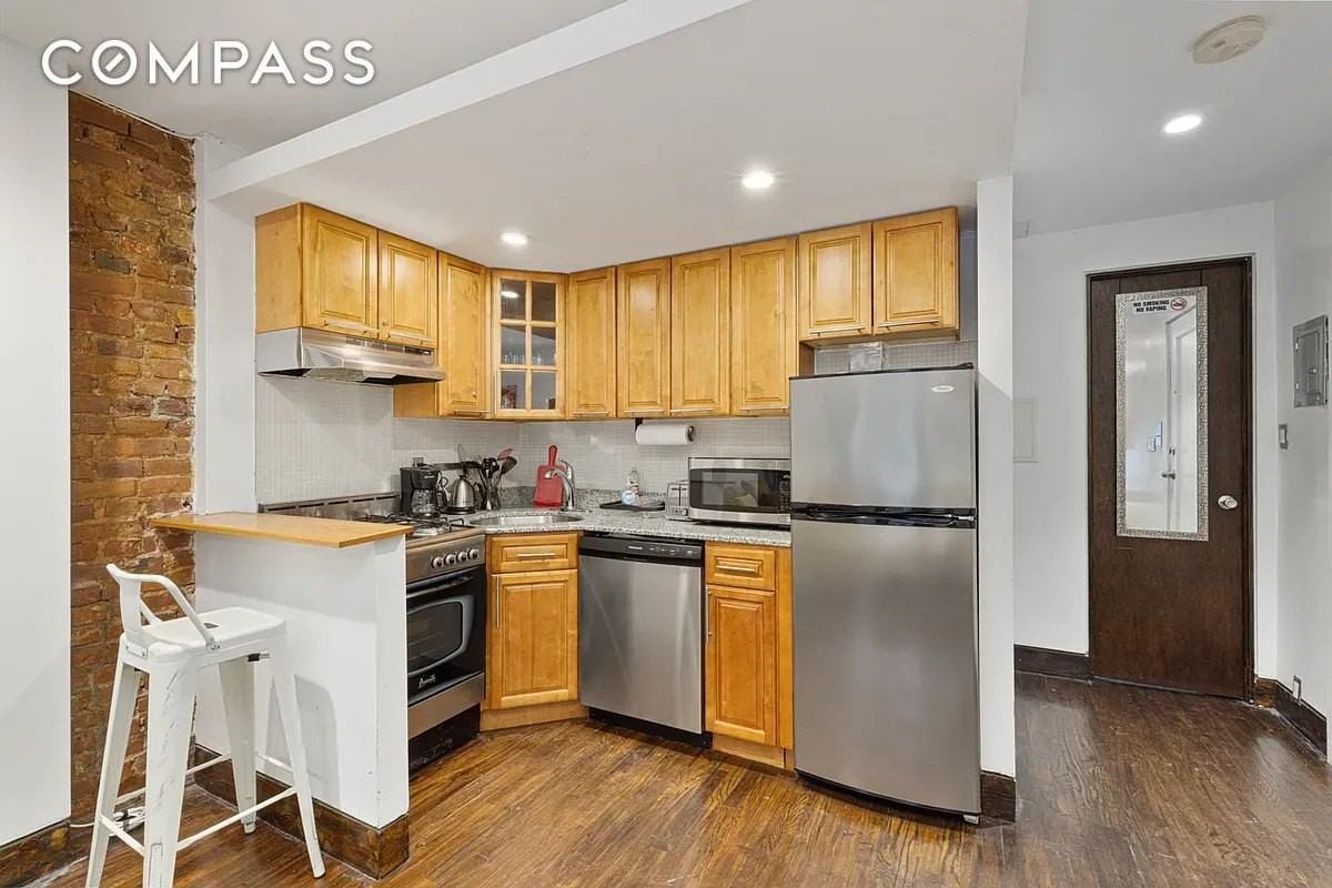 258 Clinton Ave #1F - Photo 3 of 6