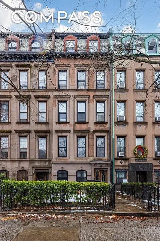 258 Clinton Ave #1F - Photo 5 of 6