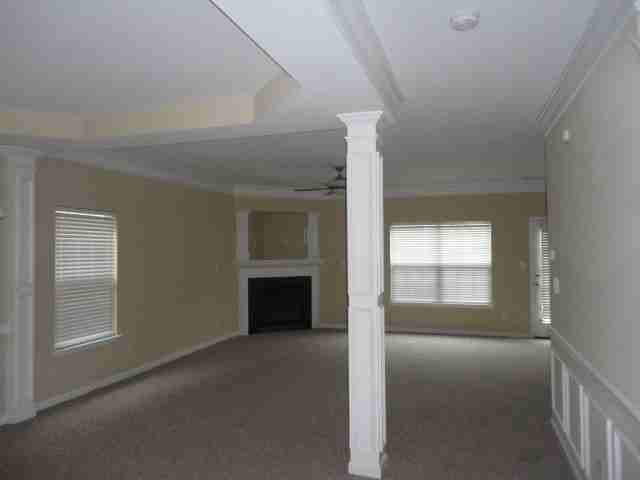 832 Jennifer Ln - Photo 3 of 13