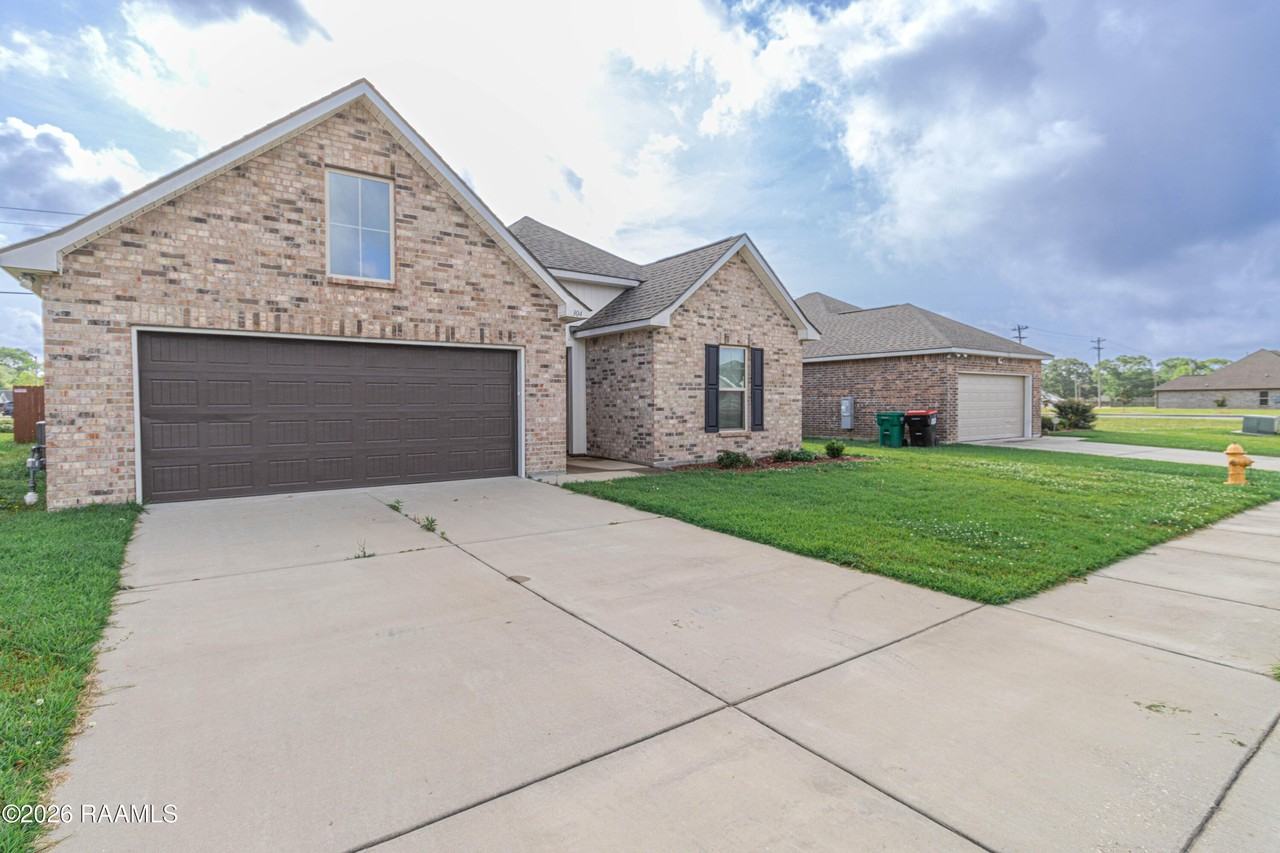 304 Tall Meadows Ln - Photo 2 of 15