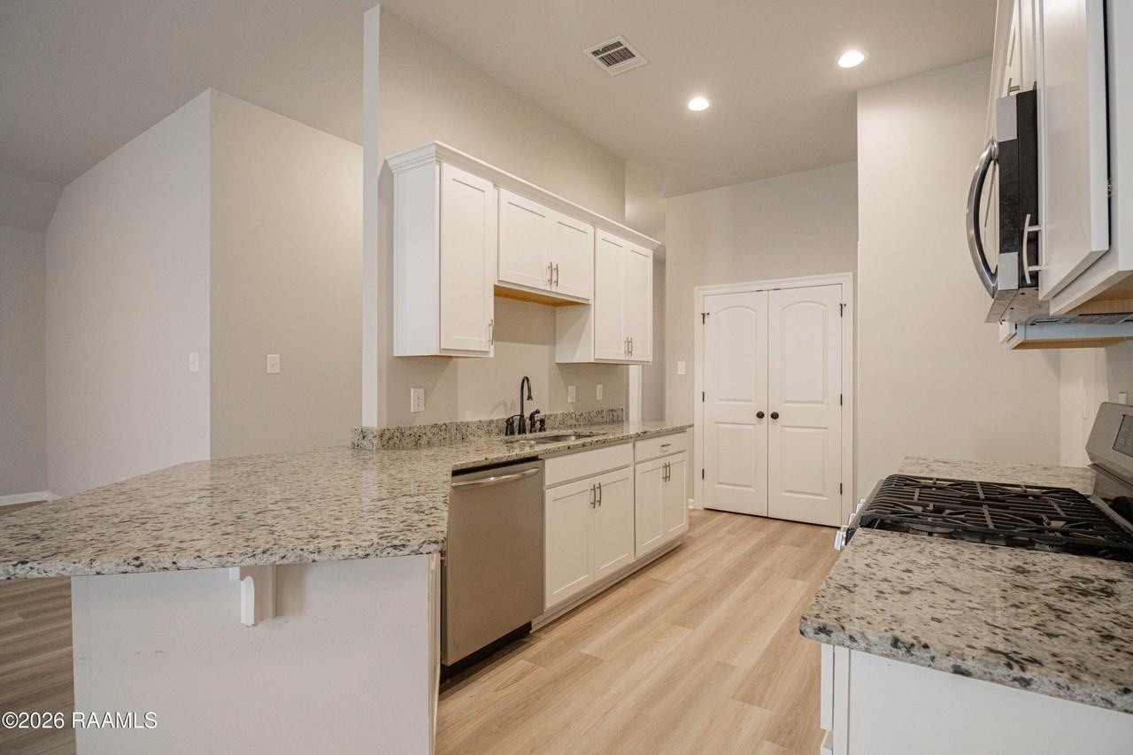 304 Tall Meadows Ln - Photo 6 of 15