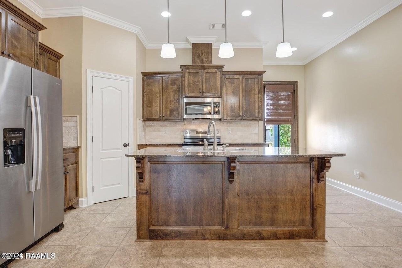 918 Russo St - Photo 4 of 14