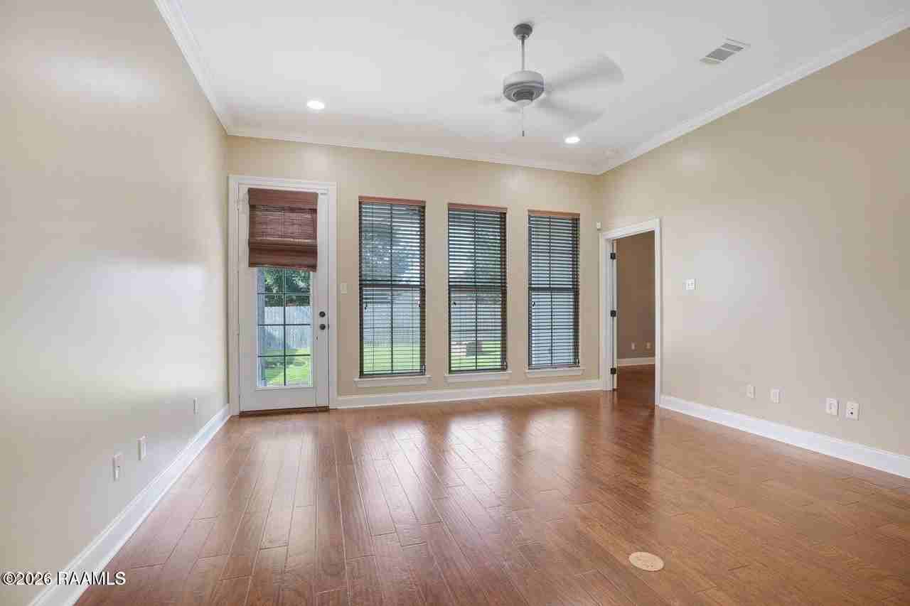 918 Russo St - Photo 6 of 14