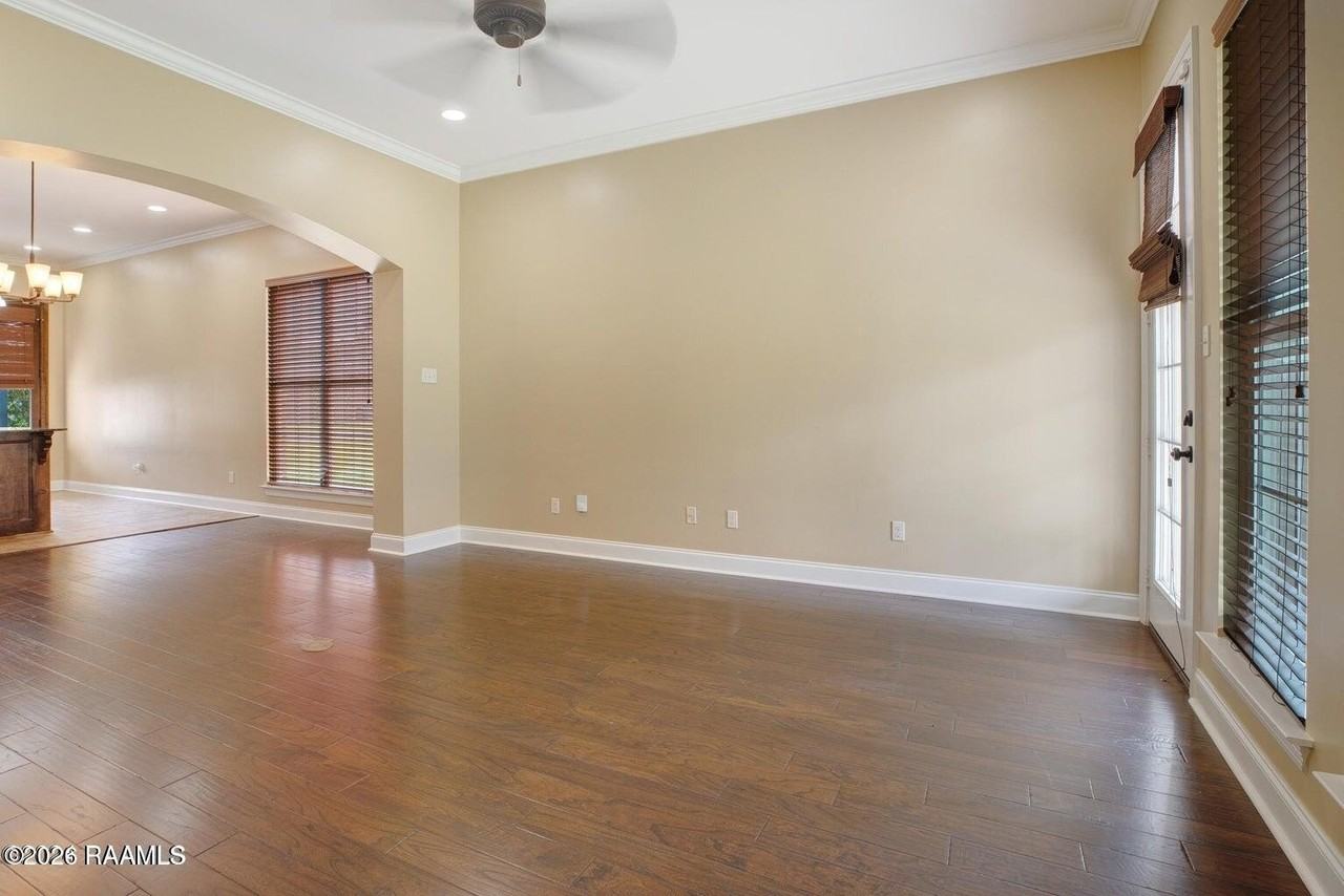 918 Russo St - Photo 7 of 14