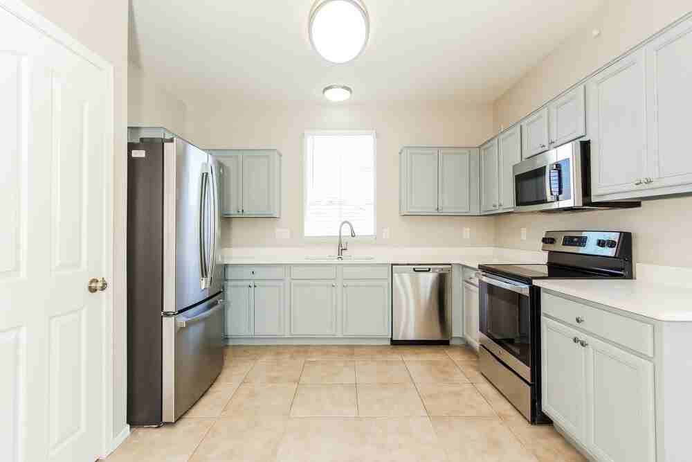 6628 W Monroe St - Photo 7 of 18