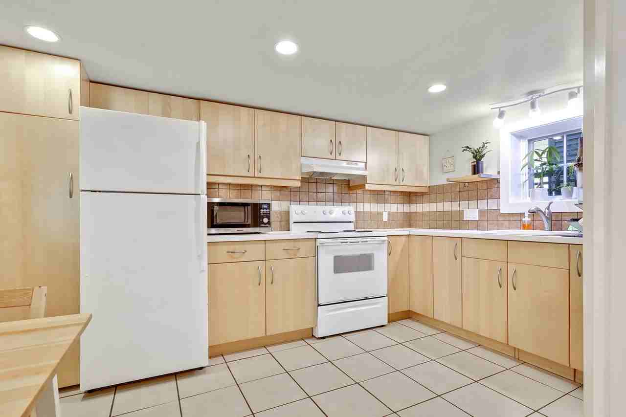 1507 Kitchener Street - Photo 4 of 9