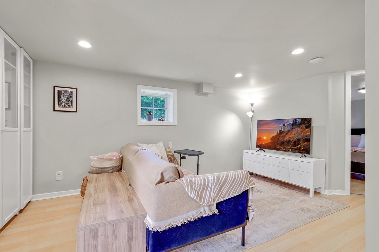 1507 Kitchener Street - Photo 7 of 9