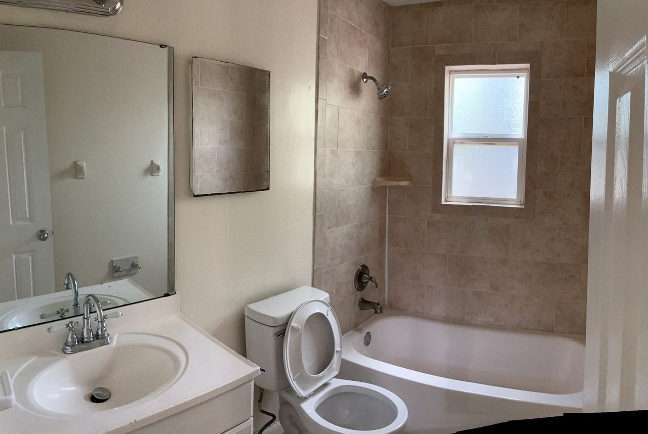 911 Southwest 62nd Terrace #D - Photo 3 of 4