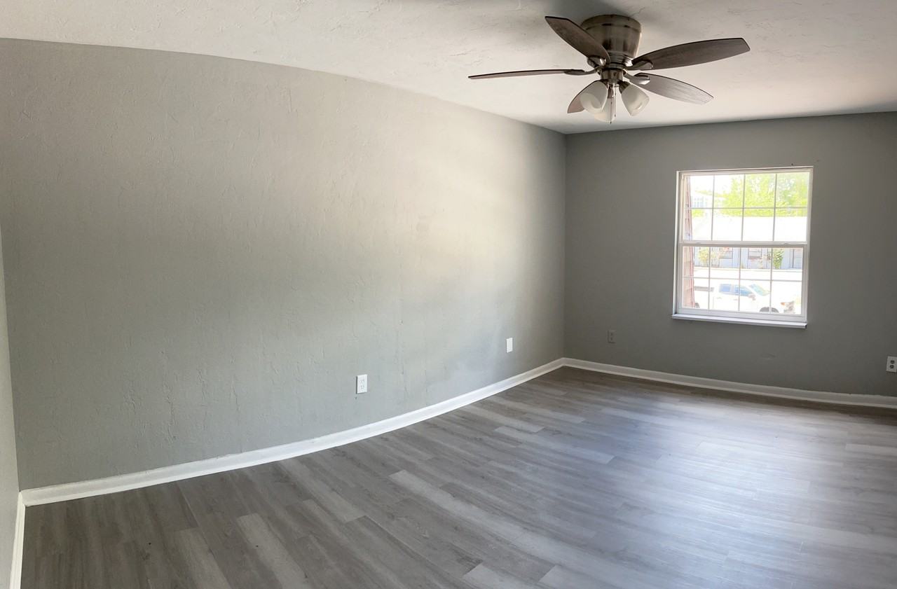 911 Southwest 62nd Terrace #D - Photo 4 of 4