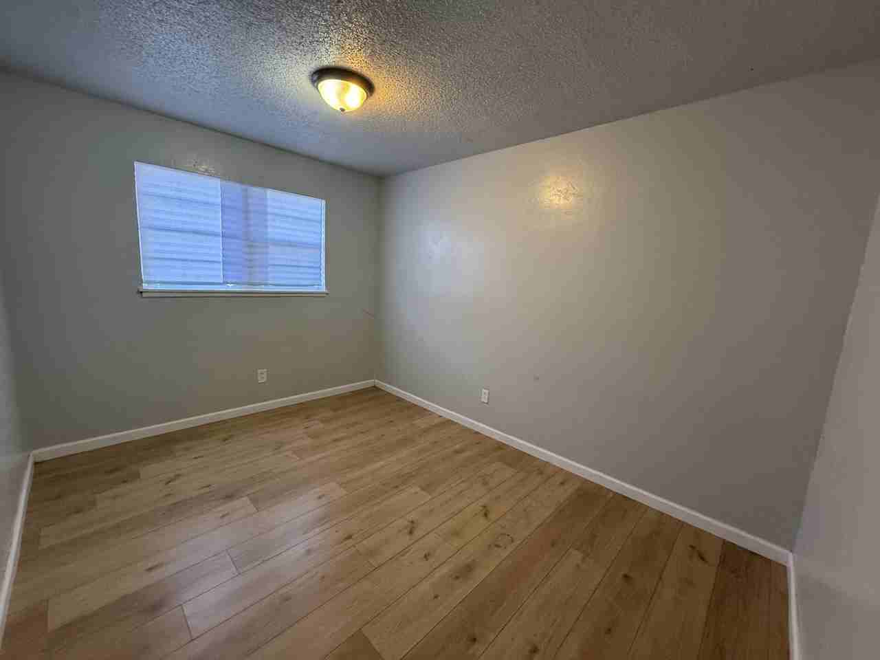 3011 N Hill St #3011NHILL - Photo 3 of 7