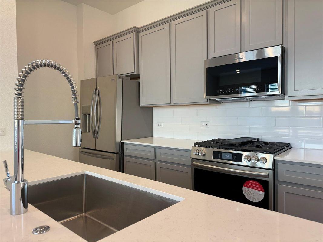 5506 Amber Brook Ln - Photo 3 of 37