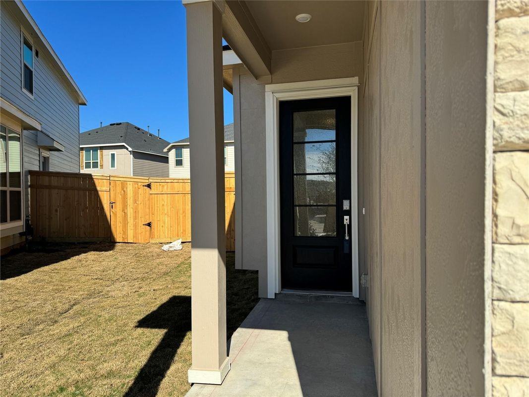 5506 Amber Brook Ln - Photo 5 of 37