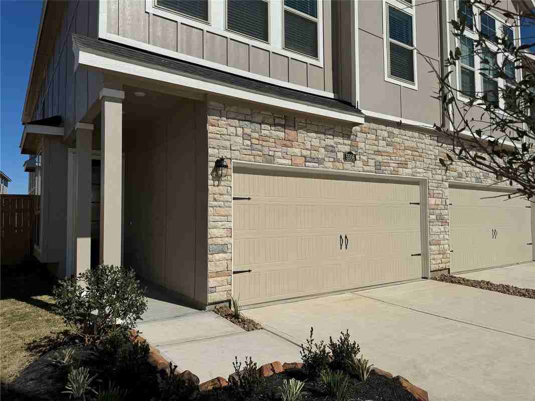 5506 Amber Brook Ln - Photo 7 of 37