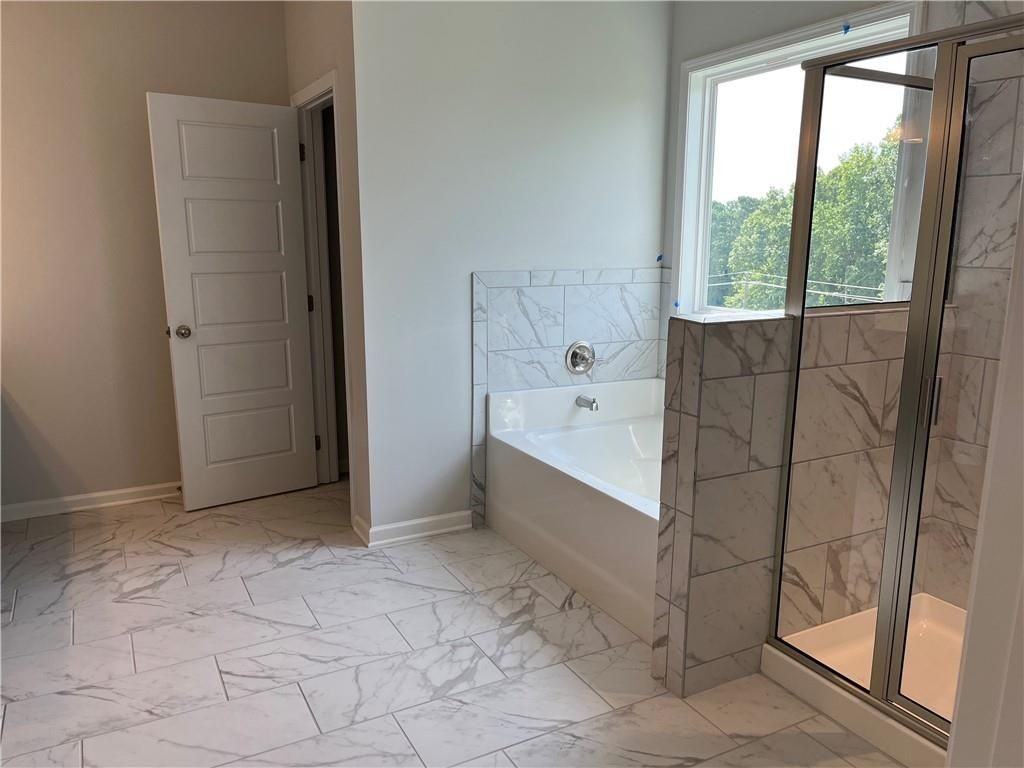 5200 Fox Den Rd - Photo 6 of 20