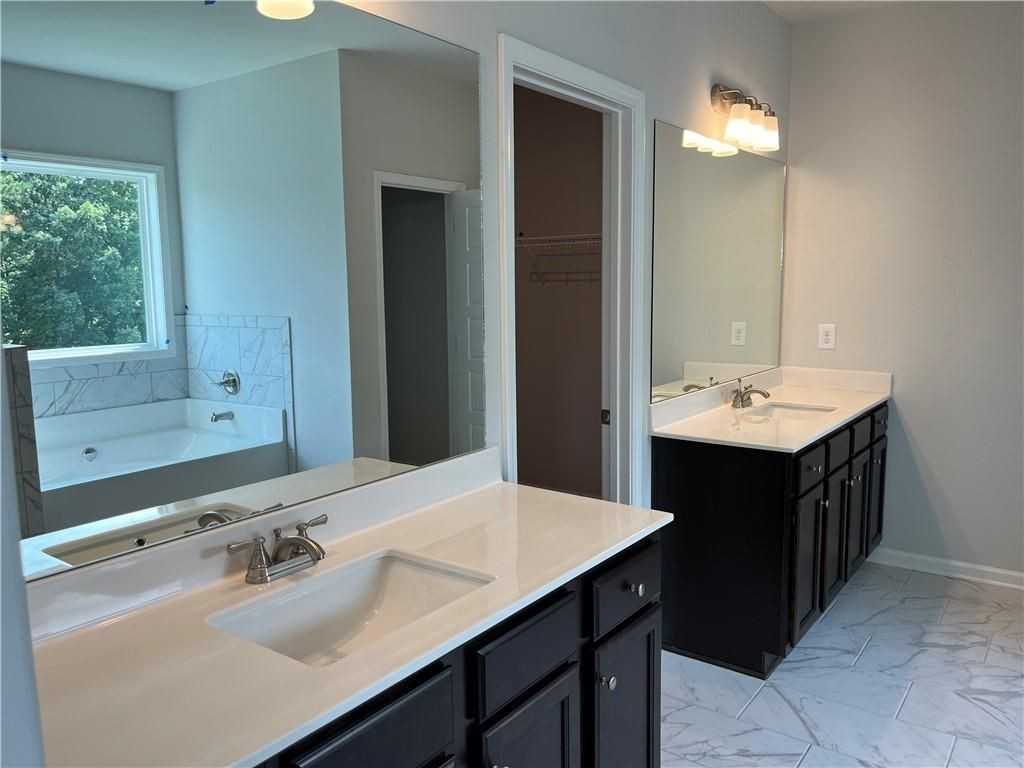 5200 Fox Den Rd - Photo 7 of 20