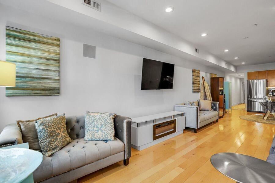 816 Kennedy St Nw #2 - Photo 4 of 45