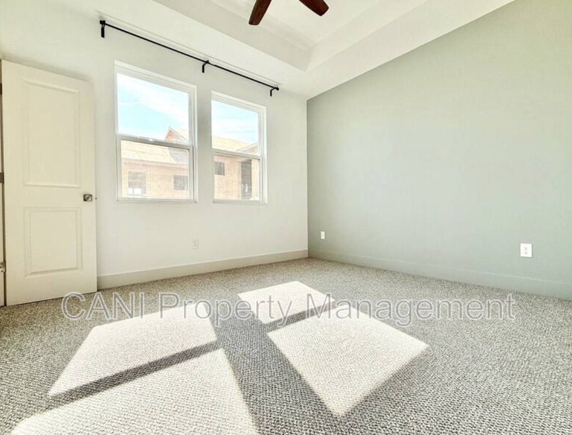 ELLWOOD GARAGE LOFT & #B - Photo 6 of 11