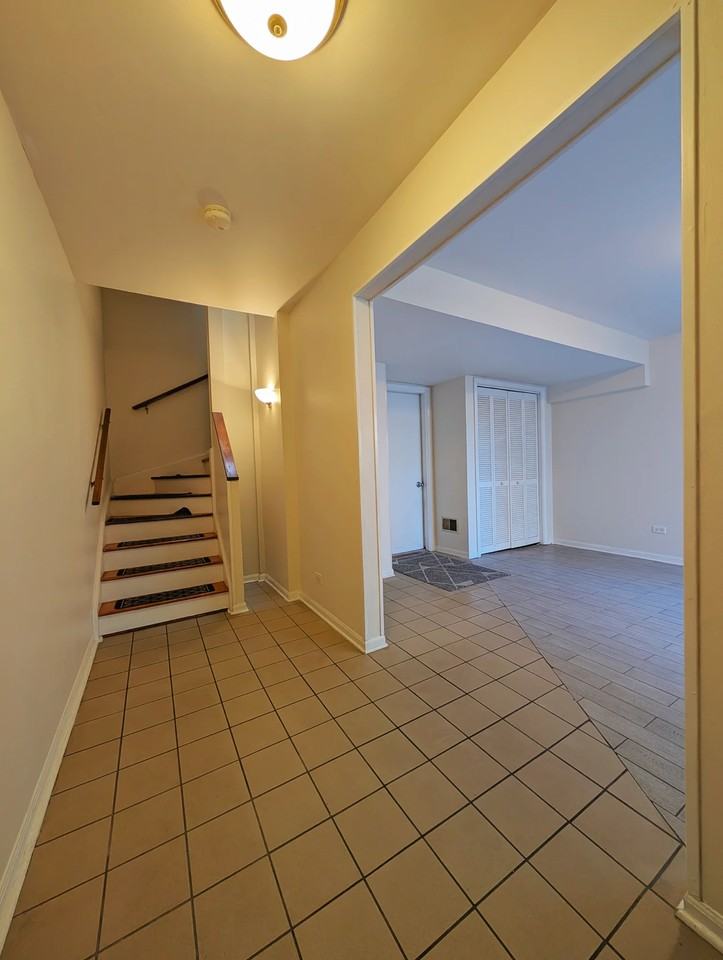 7241 Franklin St - Photo 3 of 27