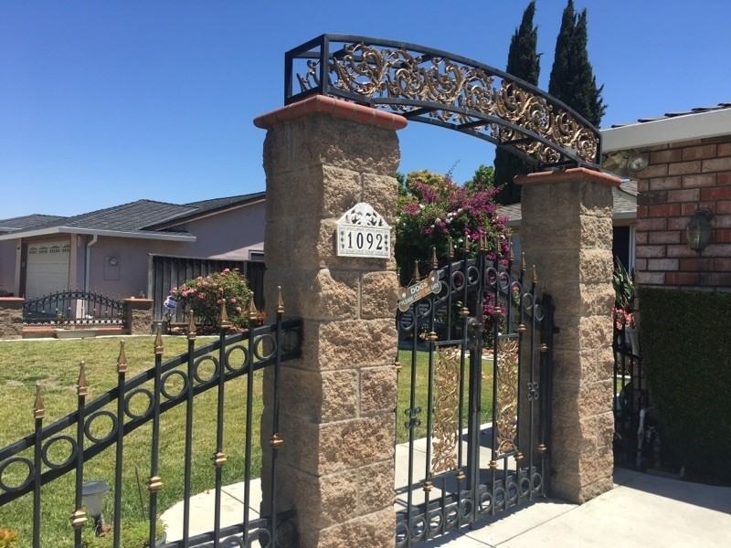 1092 Keldon Dr - Photo 2 of 18