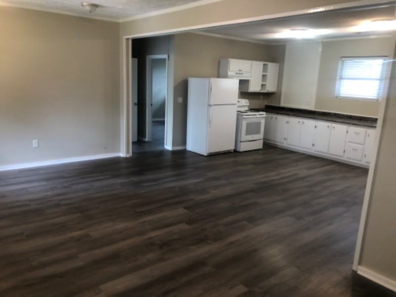 208 S Center St - Photo 5 of 14