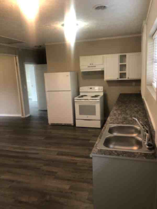 208 S Center St - Photo 7 of 14