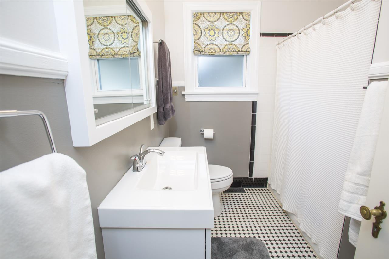 920 Monmouth Ave - Photo 5 of 20