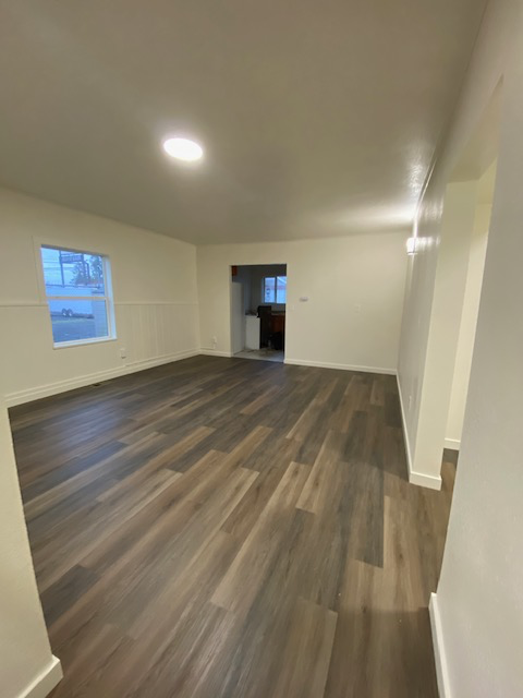 3238 Knox Butte Ave Ne - Photo 2 of 11