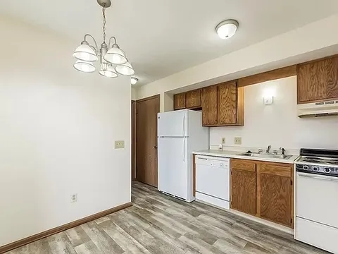 573 Irving Wick Dr E #G - Photo 2 of 12