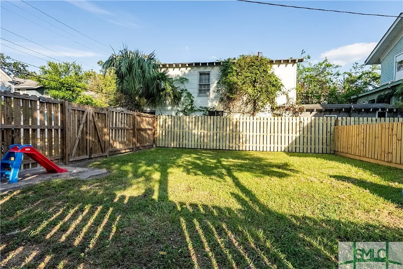 620 W 38th St #B - Photo 2 of 7