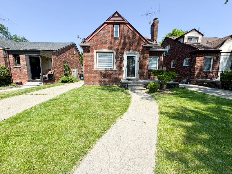 16927 Chandler Park Dr - Photo 2 of 15